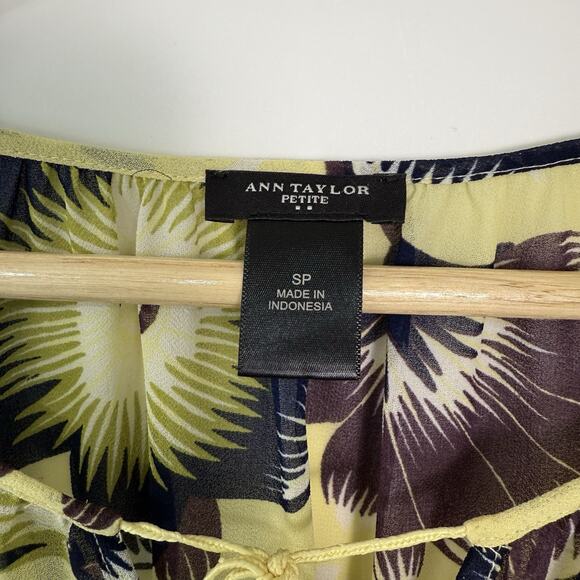 Ann Taylor Floral Semi Sheer Top Size PS Yellow Lightweight Office Casual - Picture 8 of 8